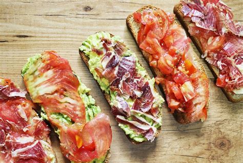 Desayunos Saludables Tosta De Aguacate Jam N Serrano Y Tomate