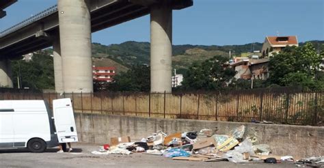 Messina Abbandona Rifiuti A Bordonaro Giovane Individuato E Multato