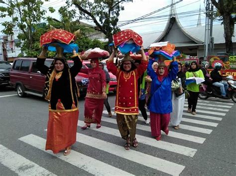 Tradisi Bajamba Kelurahan Ulak Karang Selatan