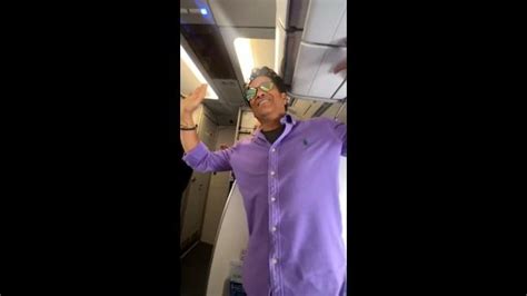 Fans Chant Sachin Tendulkars Name When He Is Seen On Budget Flight