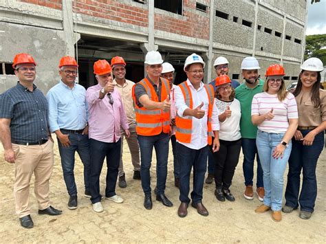 Prefeito Augusto Castro E Presidente Da FASI Vistoriam Obras De