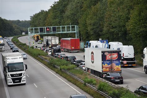 Vollsperrung Auf Der A Vor Unna Ost Update Der Verkehr Flie T