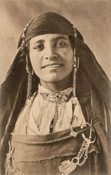 Tunisia women dress around 1900 | Portrait, Black beauties, People