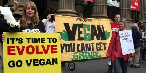 'Why all feminists should be vegan' | Totally Vegan Buzz