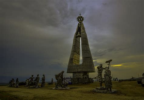 Estátua de Nossa Senhora maior do que o Cristo Redentor é inaugurada em