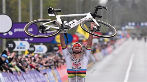 Ciclismo Van der Poel impone la legge del più forte e vince il Giro