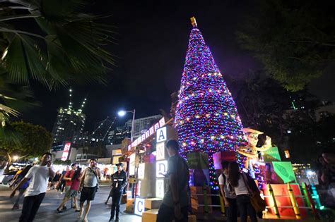 In Photos A Pixar Filled Christmas At Bgc Abs Cbn News