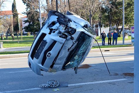 Galerija Slika Foto Jutarnji Kr I Lom U Zadru Jedan Auto Zavr Io Je