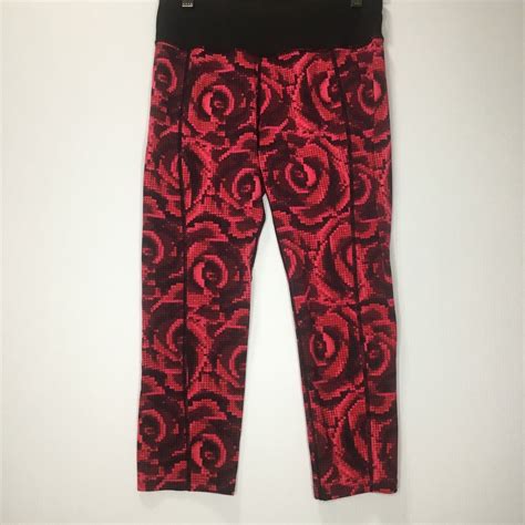 Betsey Johnson Black Pink Red Digital Rose Design Performance Capri