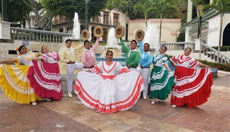 Al Paso Del Folclor Montuvio Rinden Homenaje En Guayaquil