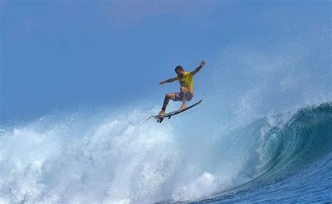 Pantai Terbaik Untuk Surfing Di Indonesia