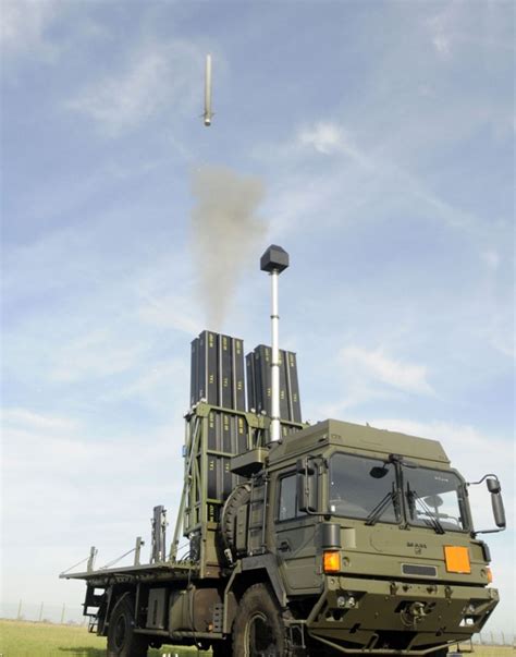 Common Anti-air Modular Missile (CAMM) Assessed as Rapier FSC Replacement - Defense Update: