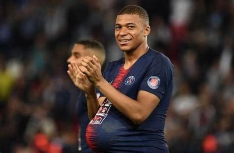 Batal Ke Real Madrid Kylian Mbappe Resmi Bertahan Di PSG Hingga 2025