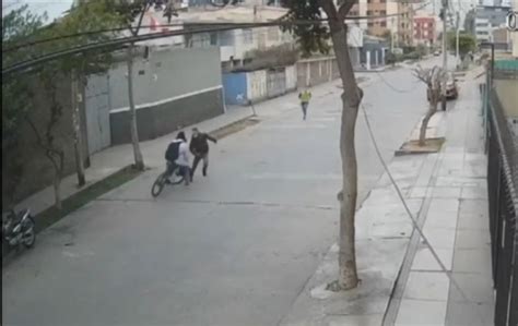 Surquillo Joven atropella con su bicicleta a delincuente que había