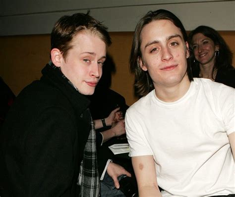 Foto Macaulay Culkin Bersama Adiknya, Kieran Culkin - Foto 6 dari 20