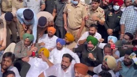 Lakhimpur Violence Case किसानों के समर्थन में Navjot Singh Sidhu ने दी