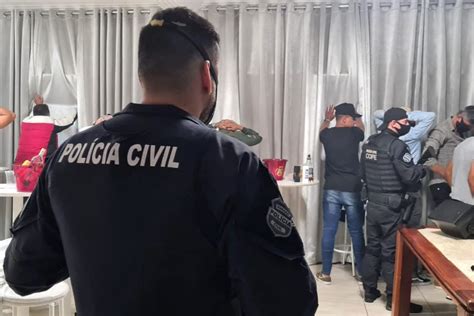 Polícia encerra festa clandestina e prende 11 pessoas na região de