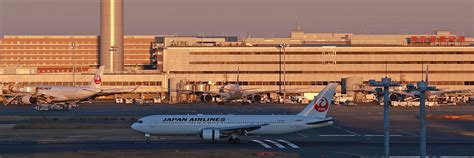 《jal機炎上事故》現役管制官が緊急告発 「事故が起きた羽田空港c滑走路は離着陸兼用の“異常”な運用だった」 文春オンライン