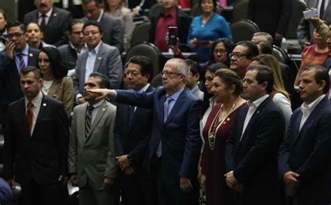 Carlos Urzúa rinde protesta como secretario de Hacienda Telediario México