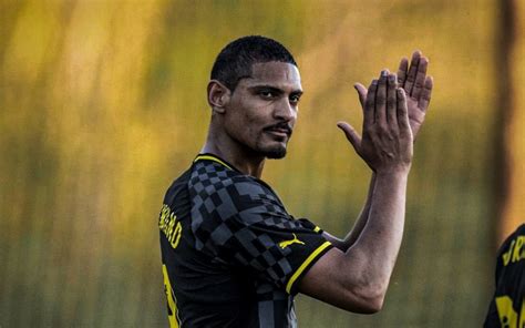 Sebastian Haller reaparece con el Dortmund tras superar cáncer