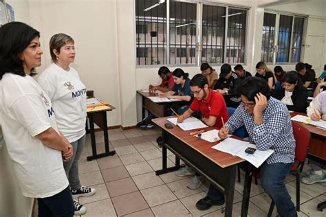 Miles De J Venes Abarrotan Instalaciones De La Uas Para Examen De