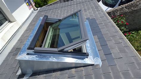 Pose De Fen Tre De Toit Velux Sur Costi Re Zinc Lumi Re Naturelle