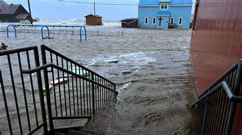 Storm Surge in Alaska Pulls Homes From Their Foundations - The New York Times