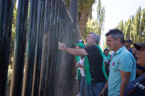 Marcha A Lago Escondido La Cta Denunci Que Fue Agredida A Piedrazos