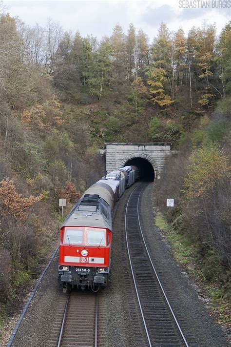 Verl Sst Den Armannsberger Tunnel Mit Einem G Terzug Richtung