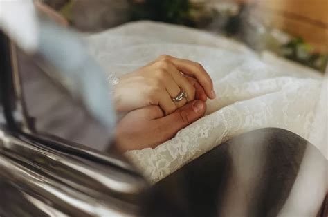 Tips Memilih Cincin Pernikahan Untuk Perempuan Jangan Terburu Buru