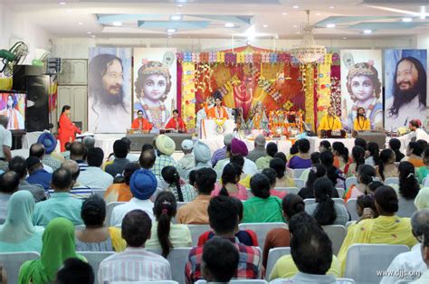 Shrimad Bhagwat Katha Elucidates The Rightful Goal Of Human Life To The