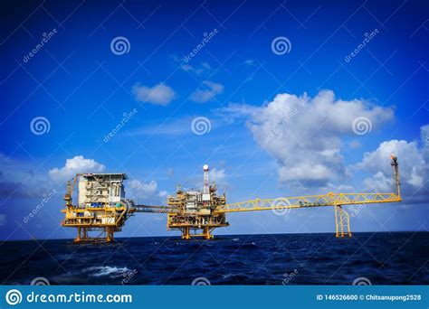 P Trole Et Gaz En Mer D Industrie Photo Stock Image Du Affaires