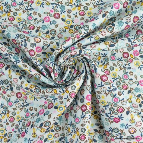 Tissu popeline Litchie motif fleuri fond céladon Oeko tex