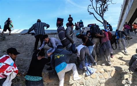 Video Eeuu Arrestó Grupo Récord De Mil 36 Inmigrantes En La Frontera