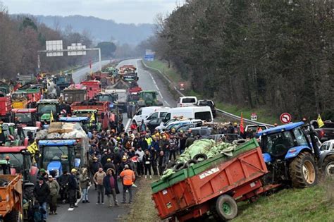 We Francji rolnicy zablokowali przejazd ciężarówkom przez kanał La Manche