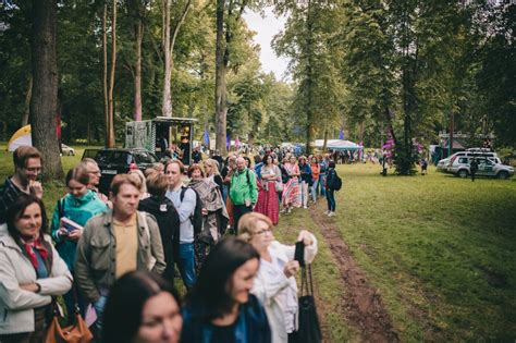 Odkryj Festiwal Góry Literatury 2023 który co roku przyciąga tysiące osób