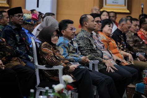 Dukung Gerakan Pembagian Juta Bendera Merah Putih Pemkot Raih