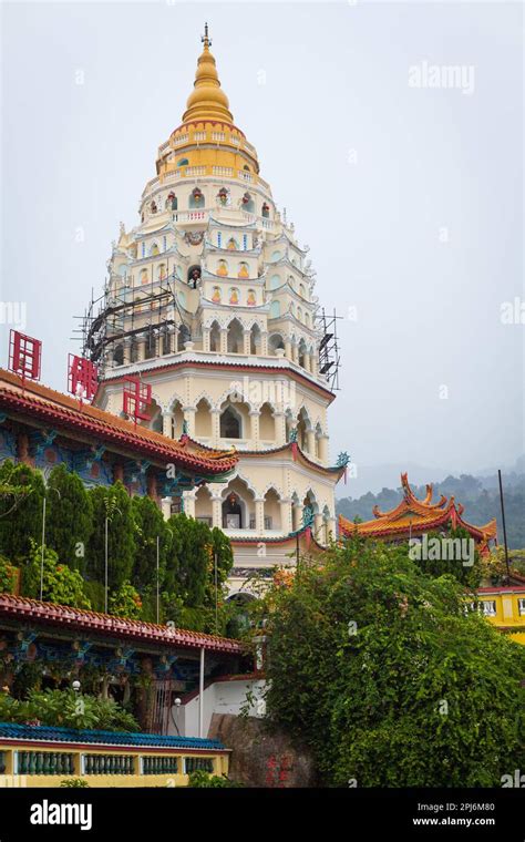 Buddhist Temple Of Supreme Bliss Kek Lok Si One Of Popular Tourist