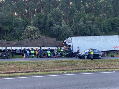 FATAL Forte colisão traseira provoca a morte de caminhoneiro em