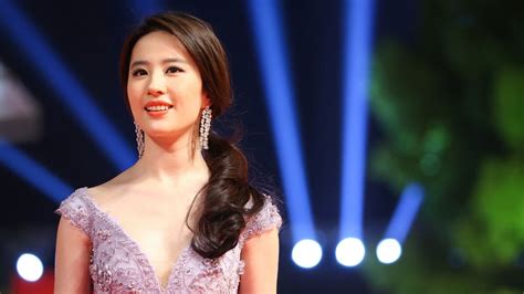 Liu Yifei Disneys New Mulan 5 Things You Didnt Know Vogue