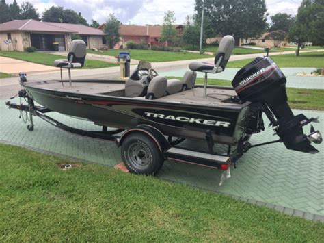 2003 TRACKER TOURNAMENT V18 SILVER EDITION BASS BOAT W 90HP MERCURY AND