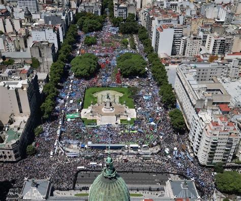 Buenos Aires Centinaia Di Migliaia Di Persone In Piazza Contro Milei