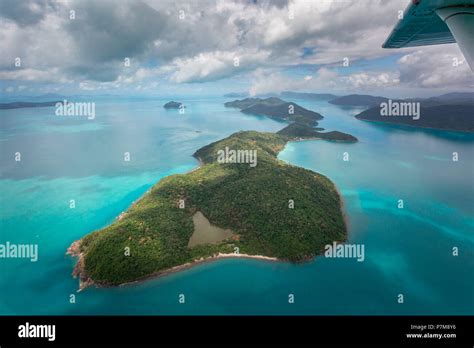 Whitsunday islands aerial hi-res stock photography and images - Alamy