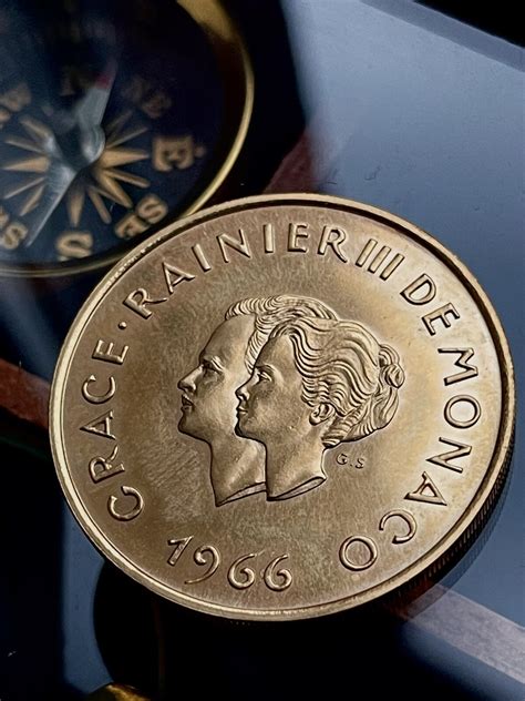 1966 Monaco 200 Francs Gold Rainier III Grace Kelly 10