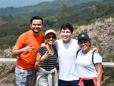 El Salvador Familias Disfrutaron De Una Jornada De Senderismo En Apoyo