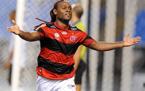 Ingratidão Ex atacante do Flamengo alfineta a torcida do clube