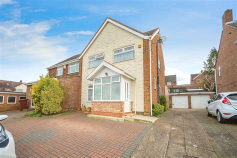 3 Bedroom Semi Detached House For Sale In Brambledown Walderslade