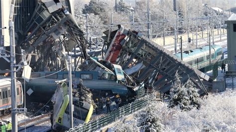 Al Menos Nueve Muertos Y 47 Heridos En Un Accidente De Un Tren De Alta Velocidad En Turquía