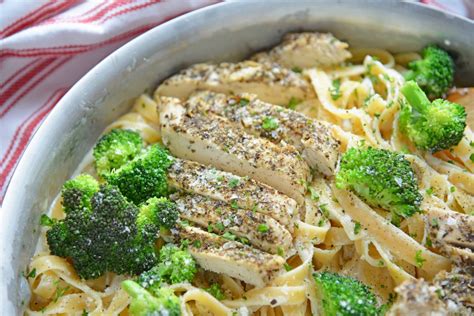 Broccoli Chicken Alfredo Easy Chicken Alfredo Recipe