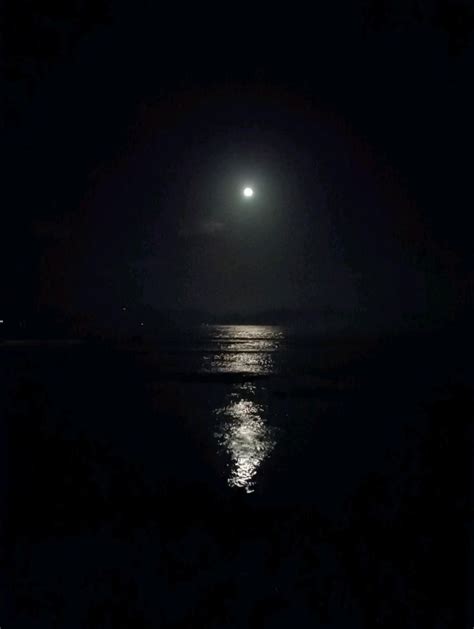 Reflejo De Luna En El Mar Puerto Viejo Limón